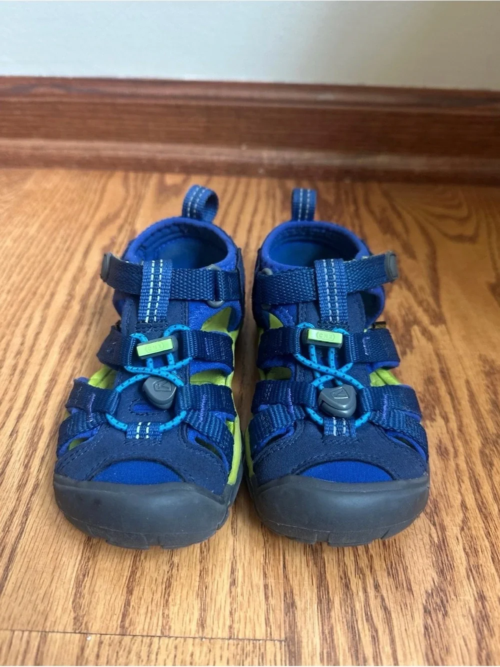 KEEN CNX Seacamp Sandals Boys Size 9 Blue/Green